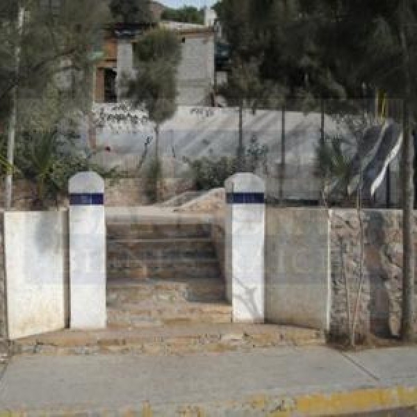 Casa sola en compra, calle montebello, col. cerro colorado 1a sección